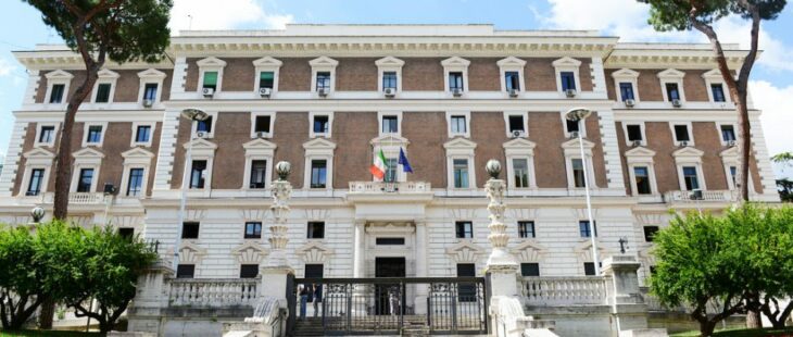 Il Viminale s’improvvisa donatore della cooperazione, al via un bando da 20 milioni per ONG ed enti locali